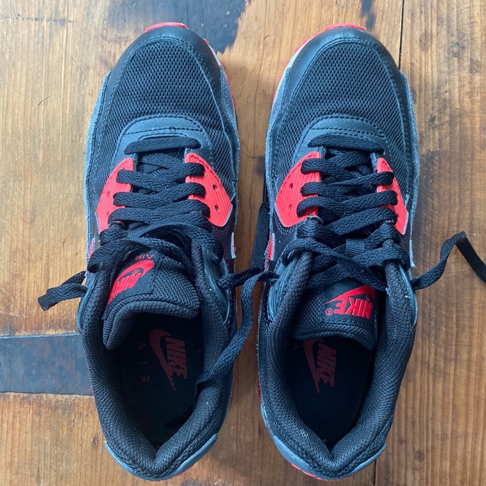 Women’s size 7.5 black and red Nike Air Max